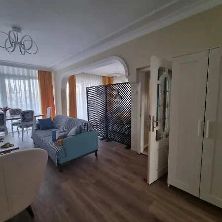 Apartament Eski Lara Merkezde Deniz Manzarali Daire