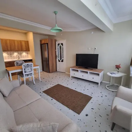 Apartament Eski Lara Merkezde Deniz Manzarali Daire