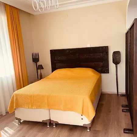 Apartament Eski Lara Merkezde Deniz Manzarali Daire