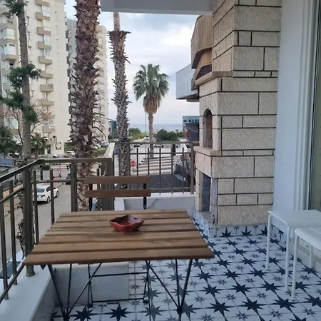 Apartamento Eski Lara Merkezde Deniz Manzarali Daire *